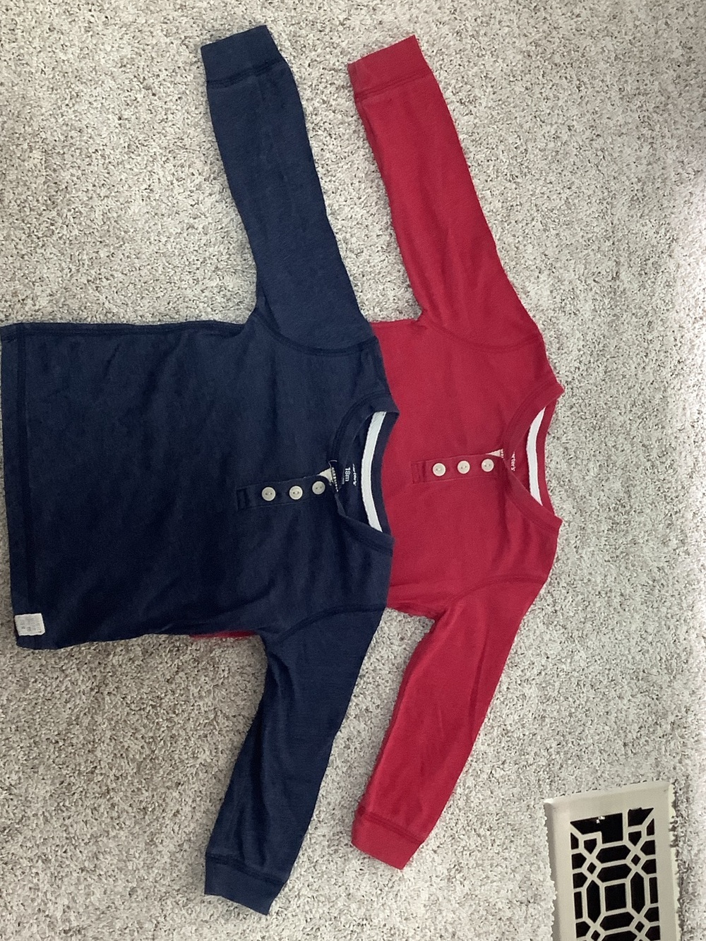 Carters Long sleeve-t / Size 18m